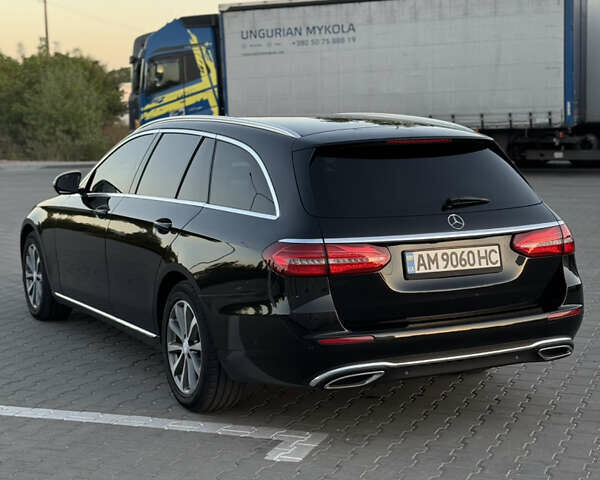Черный Мерседес Е-Класс, объемом двигателя 1.95 л и пробегом 470 тыс. км за 17000 $, фото 8 на Automoto.ua