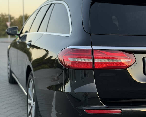 Черный Мерседес Е-Класс, объемом двигателя 1.95 л и пробегом 470 тыс. км за 17000 $, фото 9 на Automoto.ua