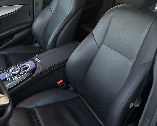 Черный Мерседес Е-Класс, объемом двигателя 1.95 л и пробегом 470 тыс. км за 17000 $, фото 17 на Automoto.ua