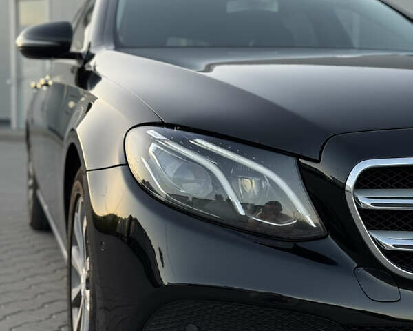 Черный Мерседес Е-Класс, объемом двигателя 1.95 л и пробегом 470 тыс. км за 17000 $, фото 4 на Automoto.ua