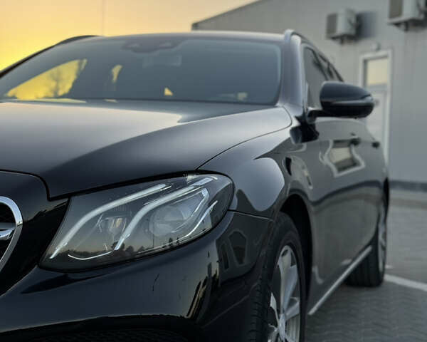 Черный Мерседес Е-Класс, объемом двигателя 1.95 л и пробегом 470 тыс. км за 17000 $, фото 3 на Automoto.ua