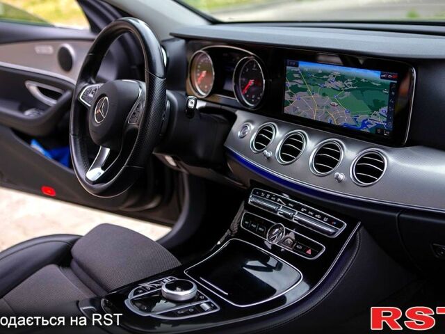 Чорний Мерседес Е-Клас, об'ємом двигуна 2 л та пробігом 226 тис. км за 20500 $, фото 4 на Automoto.ua