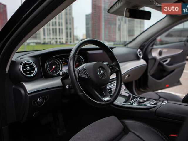 Чорний Мерседес Е-Клас, об'ємом двигуна 1.95 л та пробігом 226 тис. км за 20500 $, фото 1 на Automoto.ua