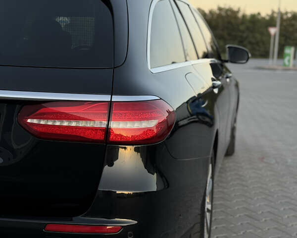 Черный Мерседес Е-Класс, объемом двигателя 1.95 л и пробегом 470 тыс. км за 17000 $, фото 10 на Automoto.ua