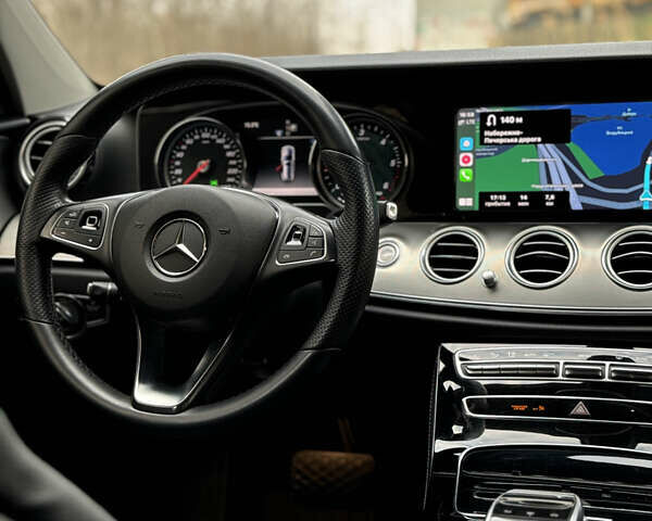 Черный Мерседес Е-Класс, объемом двигателя 1.95 л и пробегом 327 тыс. км за 20450 $, фото 12 на Automoto.ua