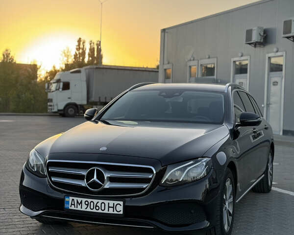 Черный Мерседес Е-Класс, объемом двигателя 1.95 л и пробегом 470 тыс. км за 17000 $, фото 2 на Automoto.ua