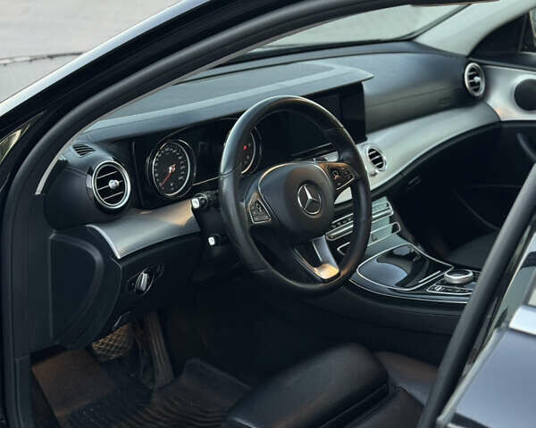 Черный Мерседес Е-Класс, объемом двигателя 1.95 л и пробегом 470 тыс. км за 17000 $, фото 14 на Automoto.ua