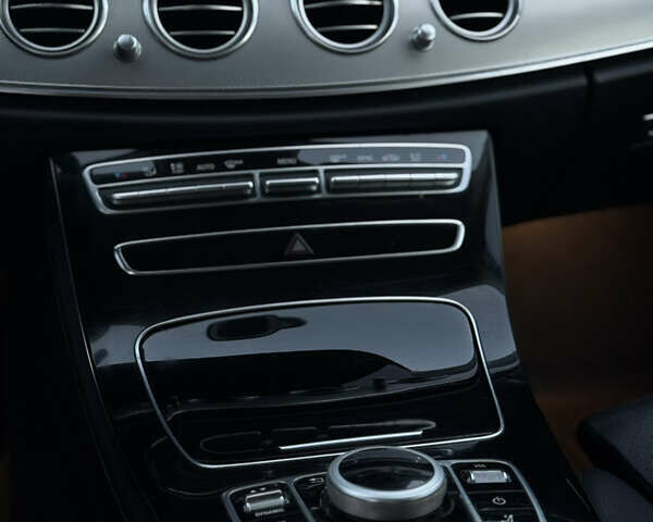 Черный Мерседес Е-Класс, объемом двигателя 1.95 л и пробегом 470 тыс. км за 17000 $, фото 20 на Automoto.ua