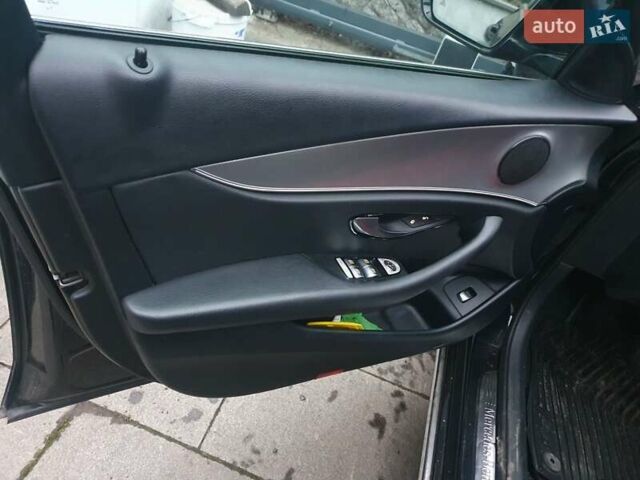 Чорний Мерседес Е-Клас, об'ємом двигуна 1.95 л та пробігом 364 тис. км за 19700 $, фото 7 на Automoto.ua