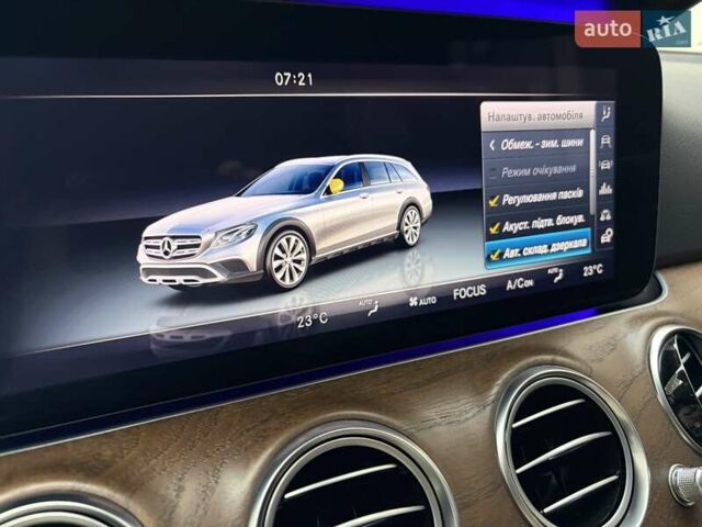 Черный Мерседес Е-Класс, объемом двигателя 1.95 л и пробегом 123 тыс. км за 33933 $, фото 5 на Automoto.ua