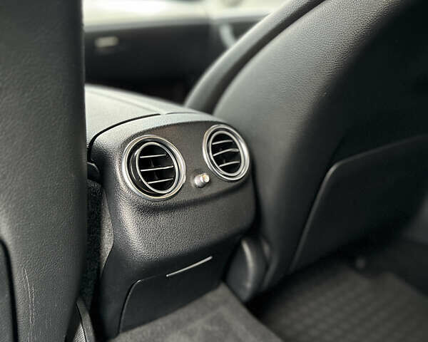 Черный Мерседес Е-Класс, объемом двигателя 1.95 л и пробегом 327 тыс. км за 20450 $, фото 19 на Automoto.ua