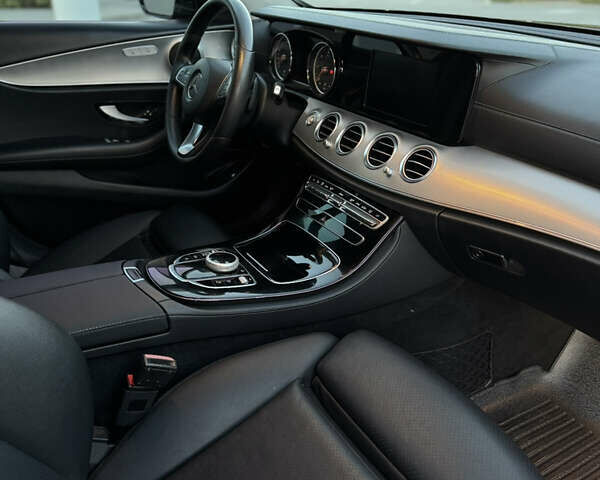 Черный Мерседес Е-Класс, объемом двигателя 1.95 л и пробегом 470 тыс. км за 17000 $, фото 23 на Automoto.ua