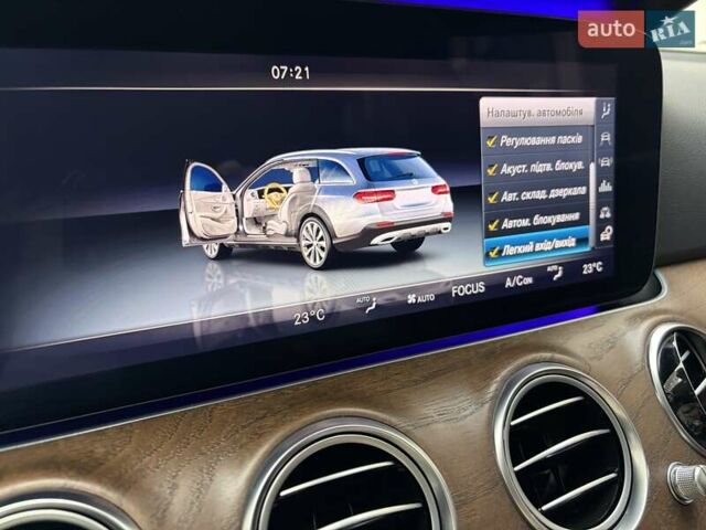 Черный Мерседес Е-Класс, объемом двигателя 1.95 л и пробегом 123 тыс. км за 33933 $, фото 3 на Automoto.ua