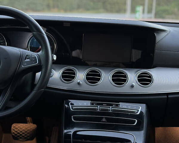 Черный Мерседес Е-Класс, объемом двигателя 1.95 л и пробегом 470 тыс. км за 17000 $, фото 18 на Automoto.ua