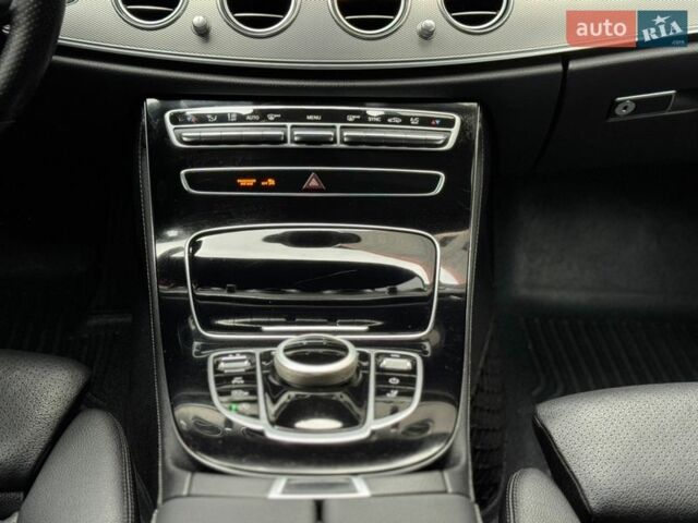 Черный Мерседес Е-Класс, объемом двигателя 1.95 л и пробегом 397 тыс. км за 21500 $, фото 27 на Automoto.ua