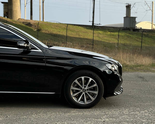 Черный Мерседес Е-Класс, объемом двигателя 1.95 л и пробегом 327 тыс. км за 20450 $, фото 4 на Automoto.ua