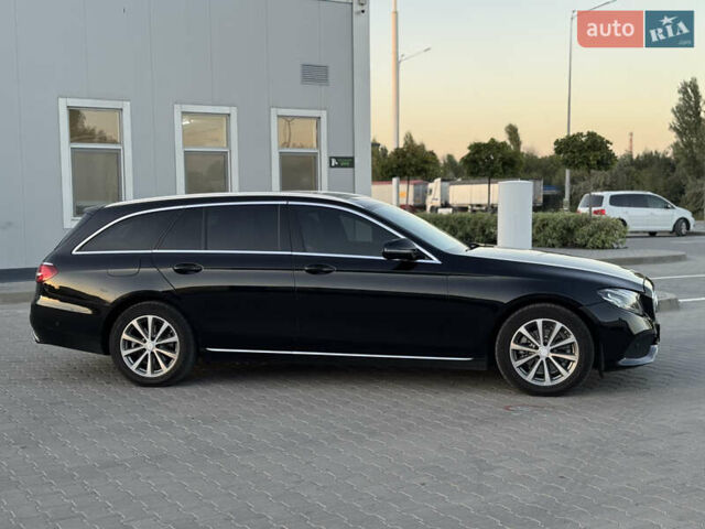 Черный Мерседес Е-Класс, объемом двигателя 1.95 л и пробегом 470 тыс. км за 17000 $, фото 5 на Automoto.ua
