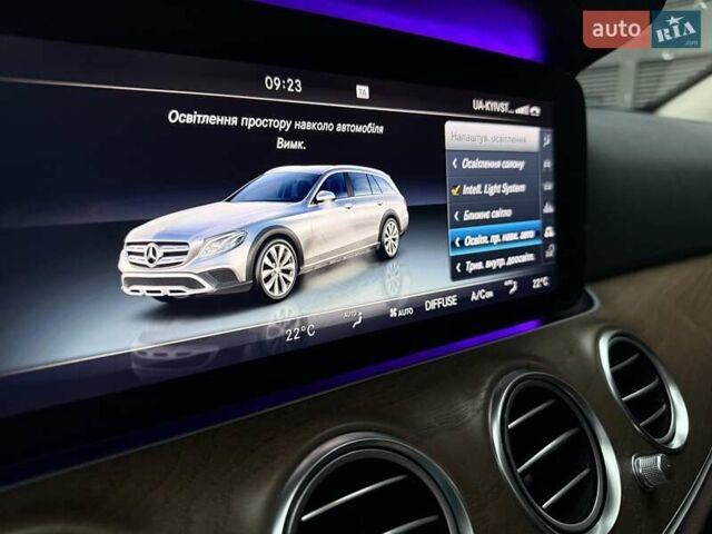 Чорний Мерседес Е-Клас, об'ємом двигуна 2.2 л та пробігом 120 тис. км за 35200 $, фото 32 на Automoto.ua