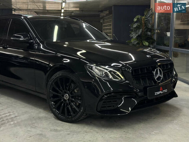 Черный Мерседес Е-Класс, объемом двигателя 1.95 л и пробегом 400 тыс. км за 19900 $, фото 3 на Automoto.ua