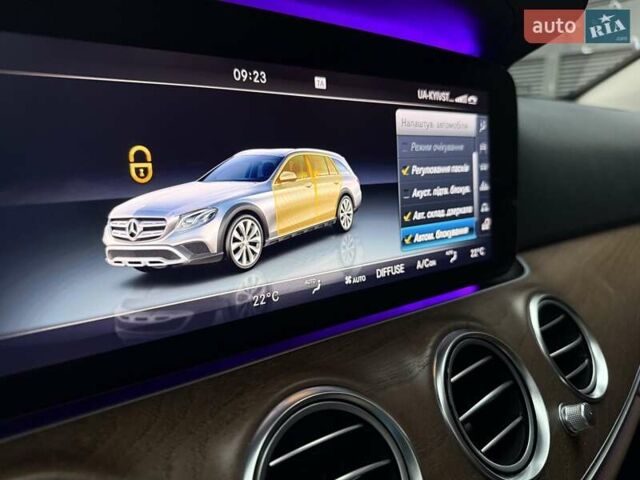 Чорний Мерседес Е-Клас, об'ємом двигуна 2.2 л та пробігом 120 тис. км за 35200 $, фото 28 на Automoto.ua