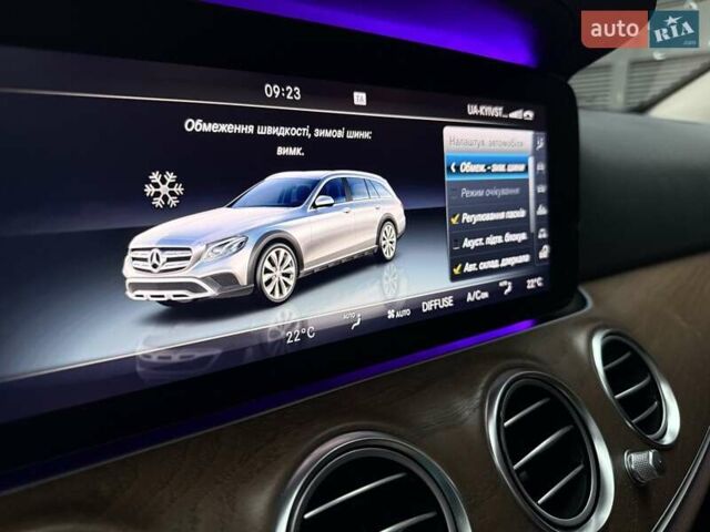 Чорний Мерседес Е-Клас, об'ємом двигуна 2.2 л та пробігом 120 тис. км за 35200 $, фото 30 на Automoto.ua