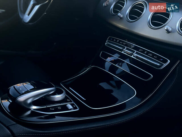 Черный Мерседес Е-Класс, объемом двигателя 1.95 л и пробегом 300 тыс. км за 22199 $, фото 30 на Automoto.ua