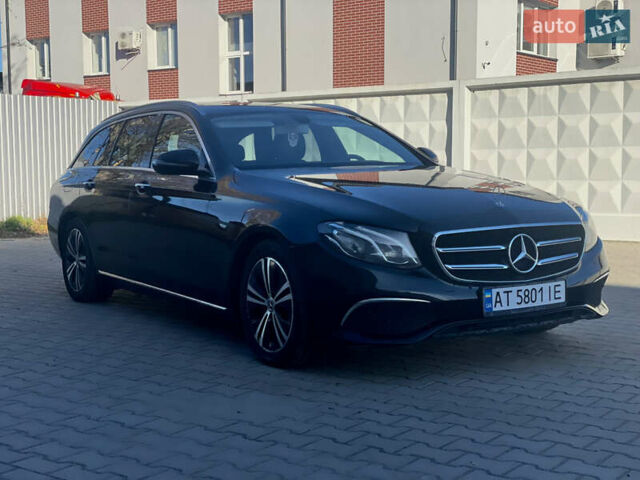 Черный Мерседес Е-Класс, объемом двигателя 1.95 л и пробегом 300 тыс. км за 22199 $, фото 2 на Automoto.ua