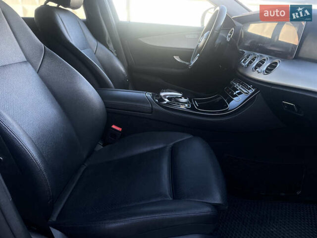 Черный Мерседес Е-Класс, объемом двигателя 1.95 л и пробегом 300 тыс. км за 22199 $, фото 35 на Automoto.ua