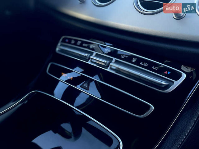 Черный Мерседес Е-Класс, объемом двигателя 1.95 л и пробегом 300 тыс. км за 22199 $, фото 31 на Automoto.ua