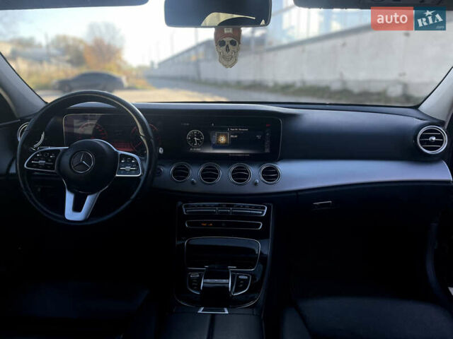 Черный Мерседес Е-Класс, объемом двигателя 1.95 л и пробегом 300 тыс. км за 22199 $, фото 27 на Automoto.ua