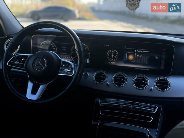 Черный Мерседес Е-Класс, объемом двигателя 1.95 л и пробегом 300 тыс. км за 22199 $, фото 28 на Automoto.ua