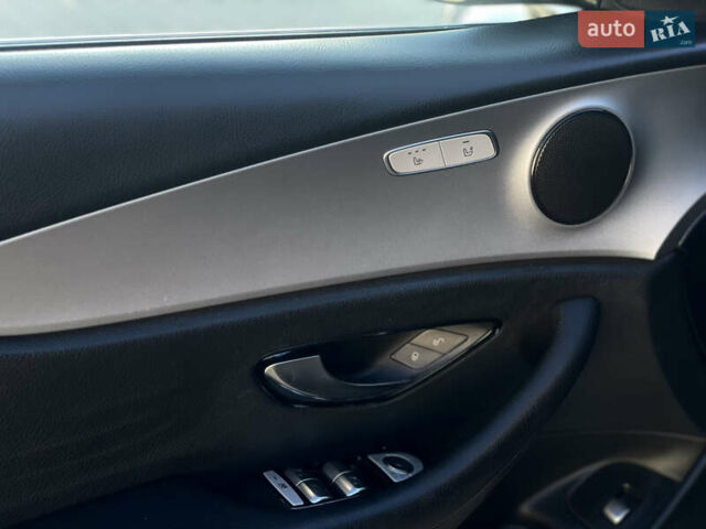 Черный Мерседес Е-Класс, объемом двигателя 1.95 л и пробегом 300 тыс. км за 22199 $, фото 37 на Automoto.ua