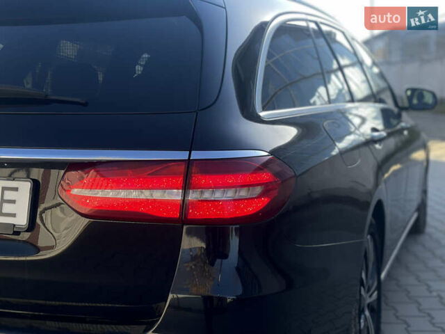 Черный Мерседес Е-Класс, объемом двигателя 1.95 л и пробегом 300 тыс. км за 22199 $, фото 19 на Automoto.ua