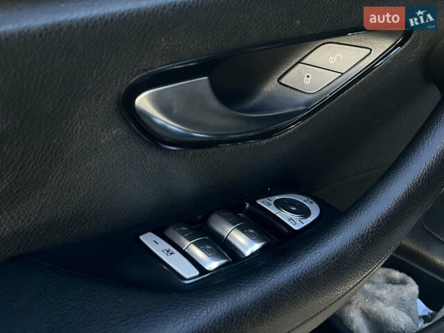 Черный Мерседес Е-Класс, объемом двигателя 1.95 л и пробегом 300 тыс. км за 22199 $, фото 38 на Automoto.ua