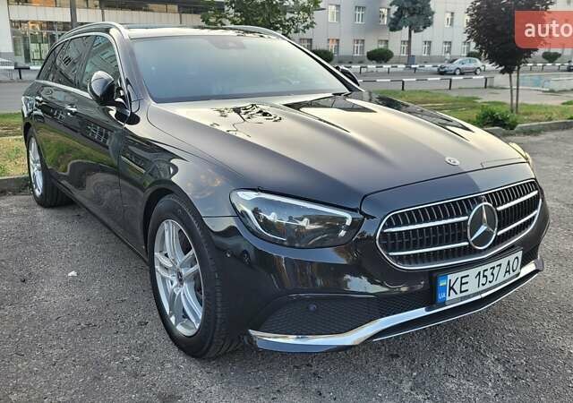Черный Мерседес Е-Класс, объемом двигателя 1.95 л и пробегом 315 тыс. км за 43700 $, фото 1 на Automoto.ua
