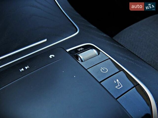 Черный Мерседес Е-Класс, объемом двигателя 1.6 л и пробегом 62 тыс. км за 36000 $, фото 24 на Automoto.ua