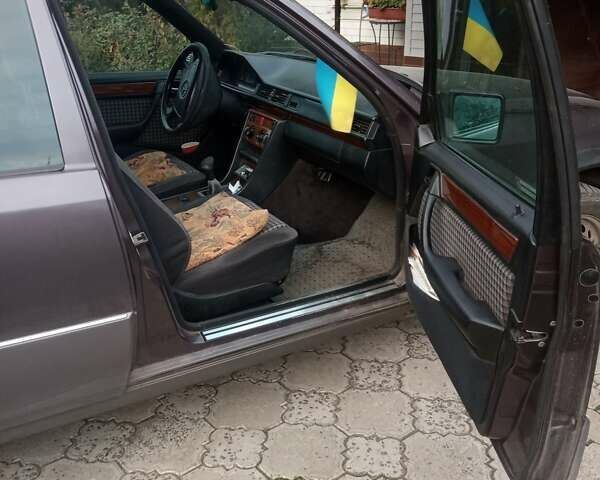 Фиолетовый Мерседес Е-Класс, объемом двигателя 2.2 л и пробегом 436 тыс. км за 1500 $, фото 4 на Automoto.ua