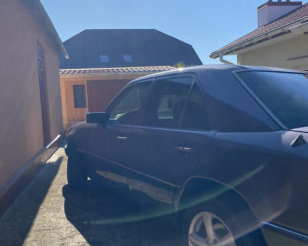 Фиолетовый Мерседес Е-Класс, объемом двигателя 2.3 л и пробегом 400 тыс. км за 2500 $, фото 11 на Automoto.ua