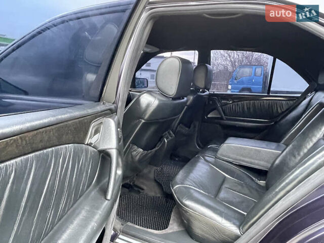 Фиолетовый Мерседес Е-Класс, объемом двигателя 2.8 л и пробегом 400 тыс. км за 2750 $, фото 8 на Automoto.ua