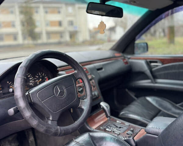 Фіолетовий Мерседес Е-Клас, об'ємом двигуна 2.16 л та пробігом 425 тис. км за 2500 $, фото 16 на Automoto.ua