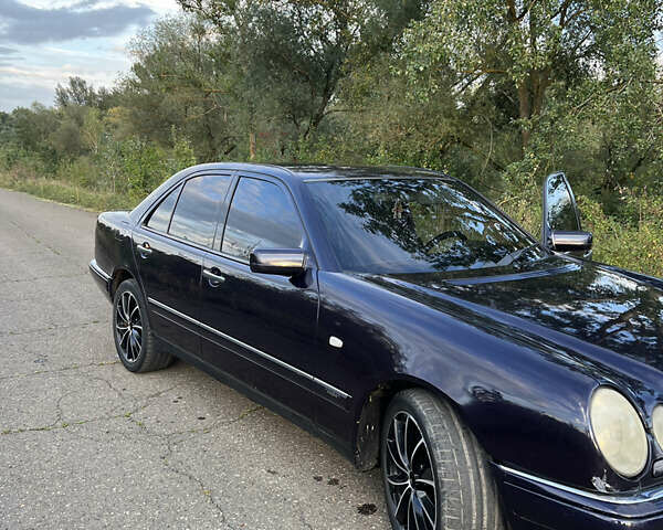 Фіолетовий Мерседес Е-Клас, об'ємом двигуна 2.4 л та пробігом 300 тис. км за 3800 $, фото 2 на Automoto.ua