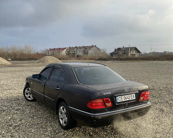 Фиолетовый Мерседес Е-Класс, объемом двигателя 2 л и пробегом 303 тыс. км за 2500 $, фото 6 на Automoto.ua