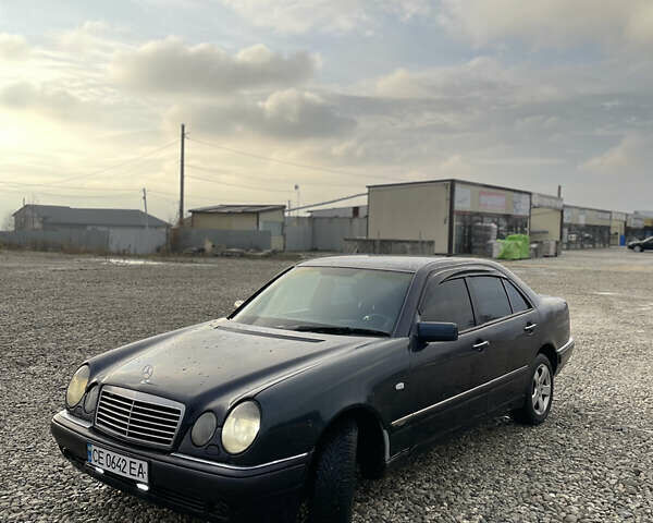 Фиолетовый Мерседес Е-Класс, объемом двигателя 2 л и пробегом 303 тыс. км за 2500 $, фото 1 на Automoto.ua