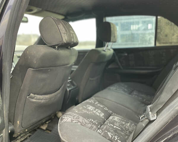 Фиолетовый Мерседес Е-Класс, объемом двигателя 2 л и пробегом 303 тыс. км за 2500 $, фото 8 на Automoto.ua