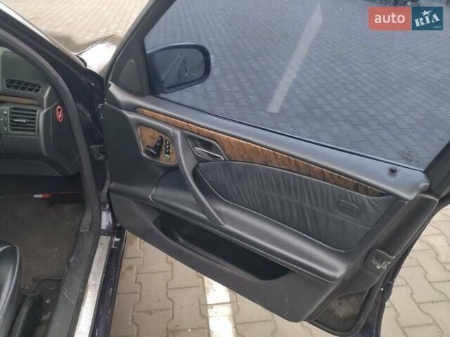 Фіолетовий Мерседес Е-Клас, об'ємом двигуна 3.2 л та пробігом 389 тис. км за 2999 $, фото 6 на Automoto.ua