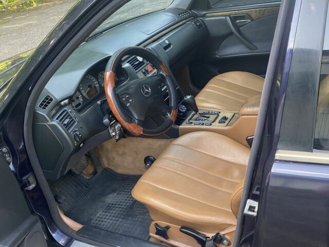 Фиолетовый Мерседес Е-Класс, объемом двигателя 2.1 л и пробегом 387 тыс. км за 3700 $, фото 5 на Automoto.ua