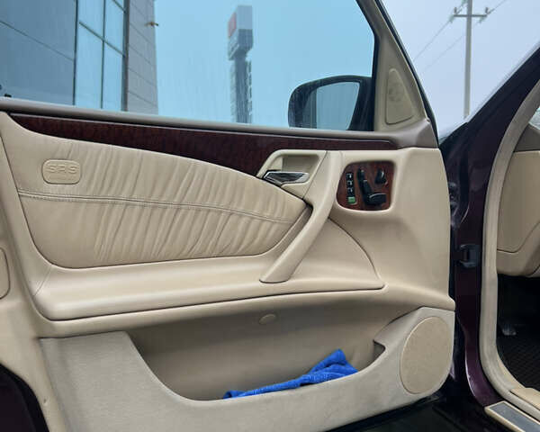 Фиолетовый Мерседес Е-Класс, объемом двигателя 4.97 л и пробегом 281 тыс. км за 7500 $, фото 20 на Automoto.ua