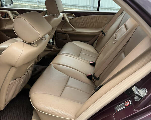 Фиолетовый Мерседес Е-Класс, объемом двигателя 4.97 л и пробегом 281 тыс. км за 7500 $, фото 22 на Automoto.ua