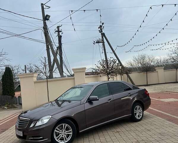 Фіолетовий Мерседес Е-Клас, об'ємом двигуна 2.1 л та пробігом 380 тис. км за 13000 $, фото 1 на Automoto.ua