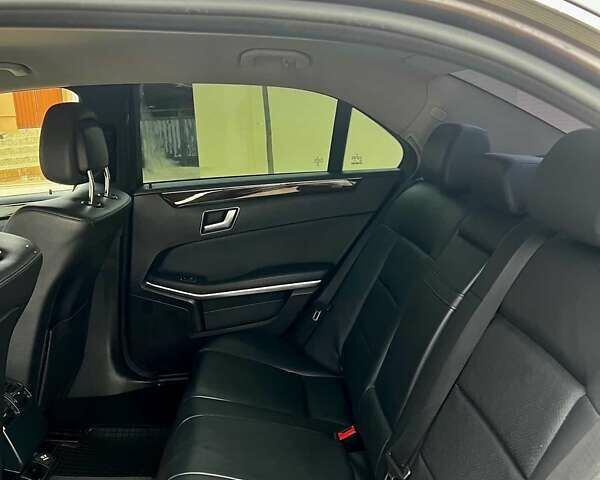 Фіолетовий Мерседес Е-Клас, об'ємом двигуна 2.1 л та пробігом 380 тис. км за 13000 $, фото 3 на Automoto.ua